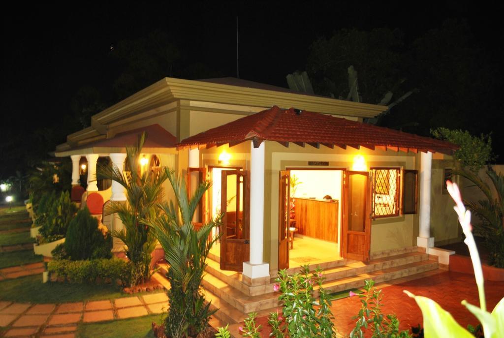 Cochichos Resort Vagator Exterior photo